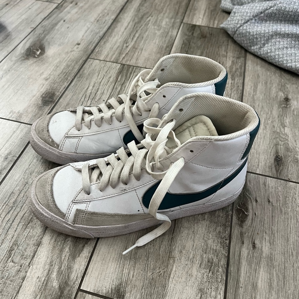 Nike blazers size 8 forest green swoosh